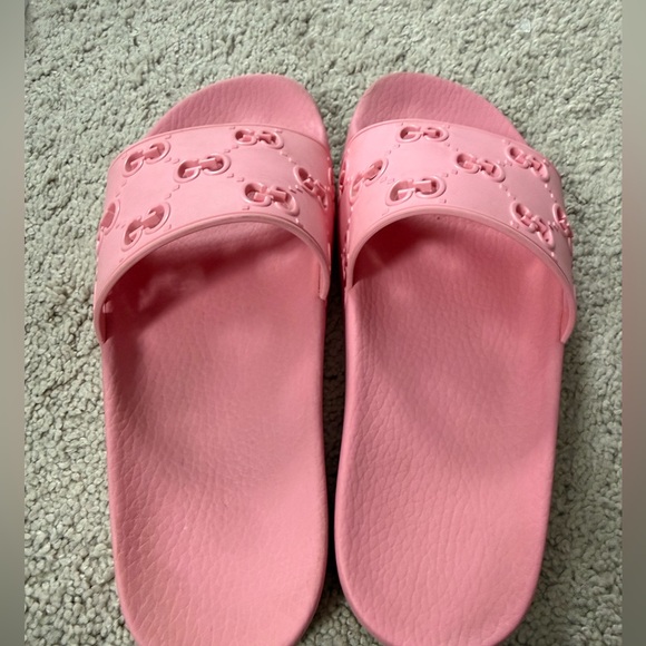 Gucci Embossed Pink Slides - Picture 2 of 10